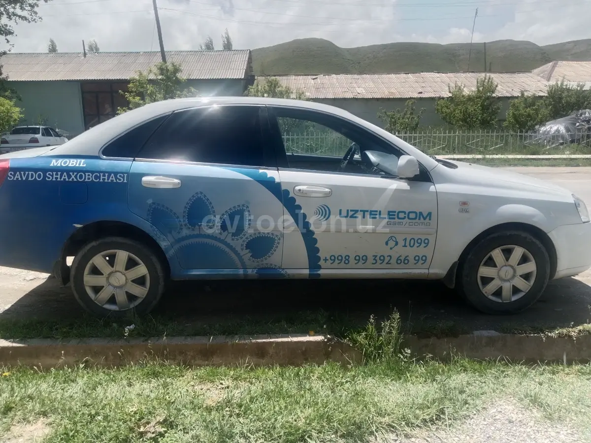 Chevrolet Lacetti,  1 позиция Газ-бензин