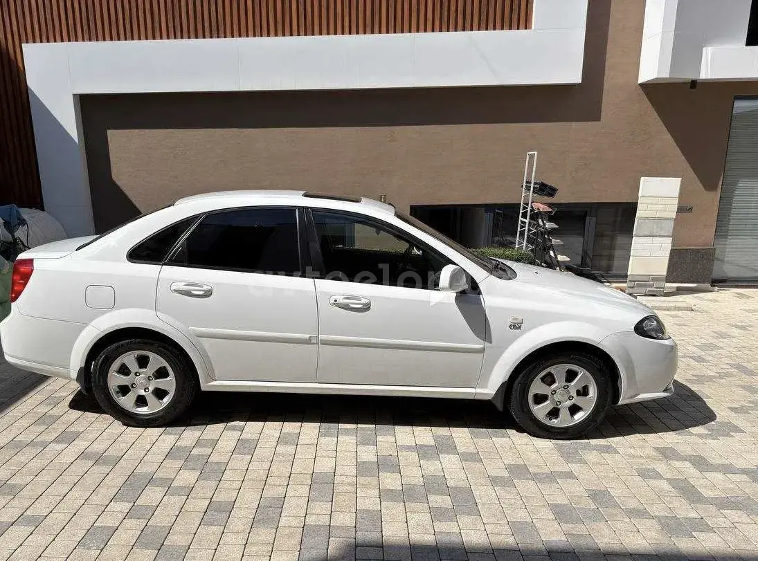 Chevrolet Gentra,  3 позиция