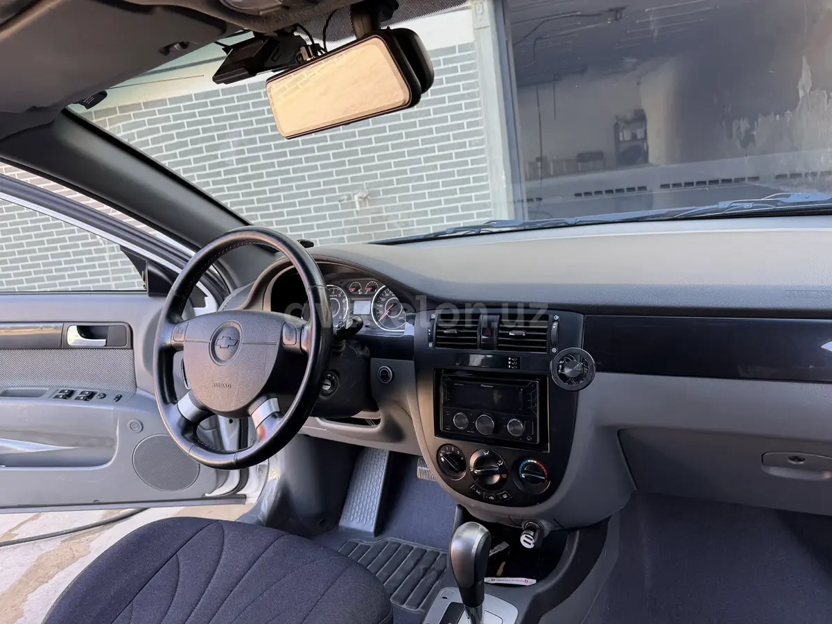 Chevrolet Gentra,  3 позиция