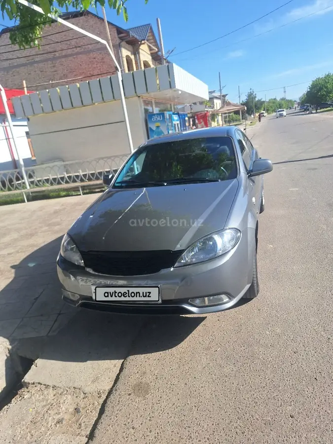 Chevrolet Gentra,  1 позиция Газ-бензин