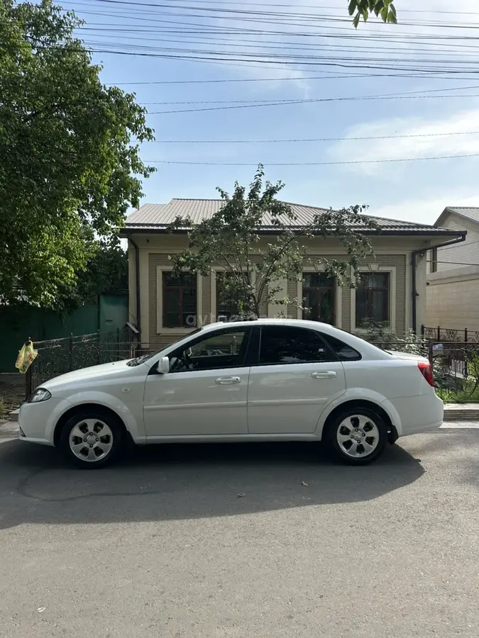 Chevrolet Gentra,  3 позиция
