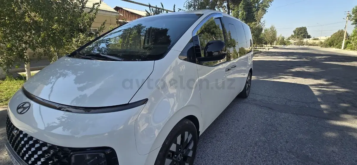 Hyundai Staria