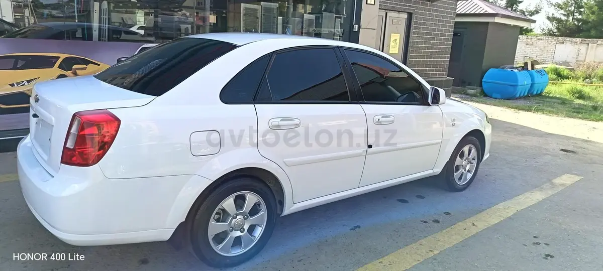 Chevrolet Gentra,  1 позиция Газ-бензин