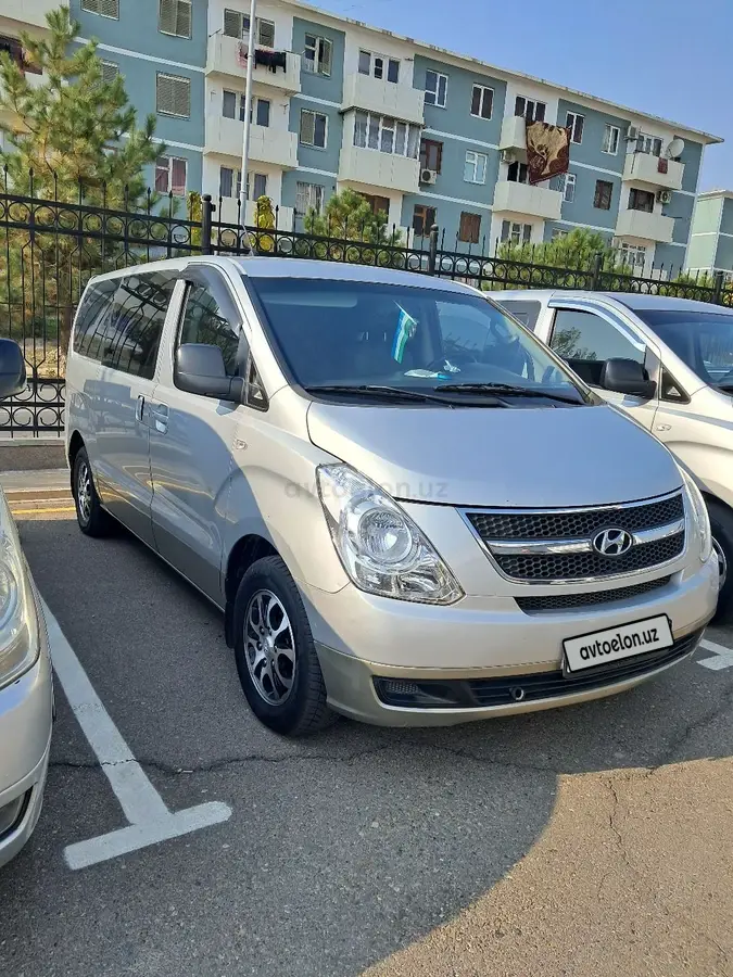 Hyundai Starex