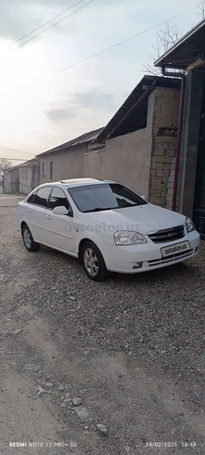 Chevrolet Lacetti,  1 позиция Газ-бензин