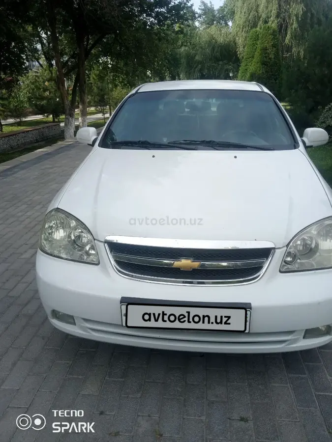Chevrolet Lacetti,  1 позиция Газ-бензин