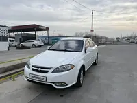 Белый Chevrolet Gentra, 3 позиция 2020 года, КПП Автомат, в Фергана за 10 600 y.e. id7041635