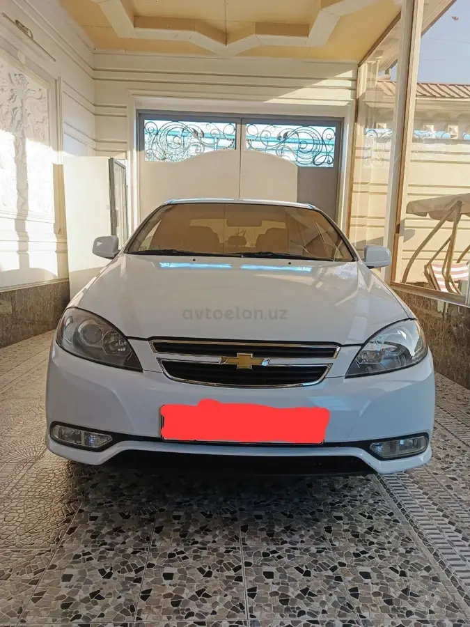 Chevrolet Gentra,  1 позиция Газ-бензин