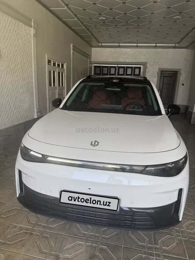 Leapmotor C16