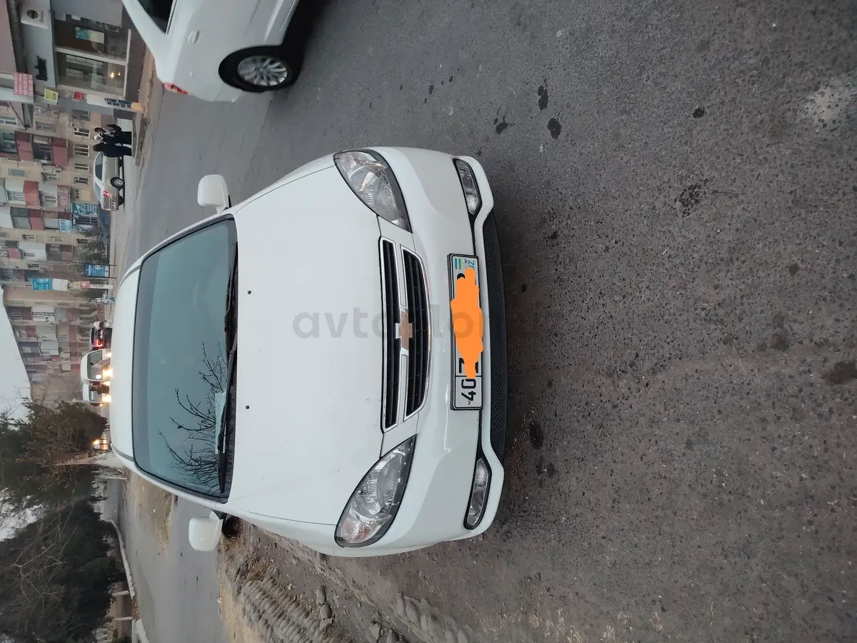 Chevrolet Gentra,  1 позиция Газ-бензин