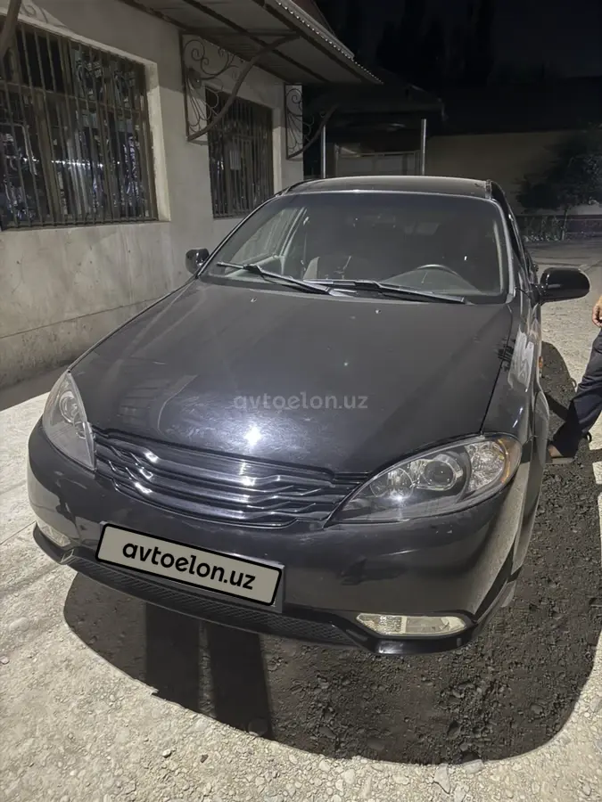Chevrolet Lacetti,  1 позиция Газ-бензин