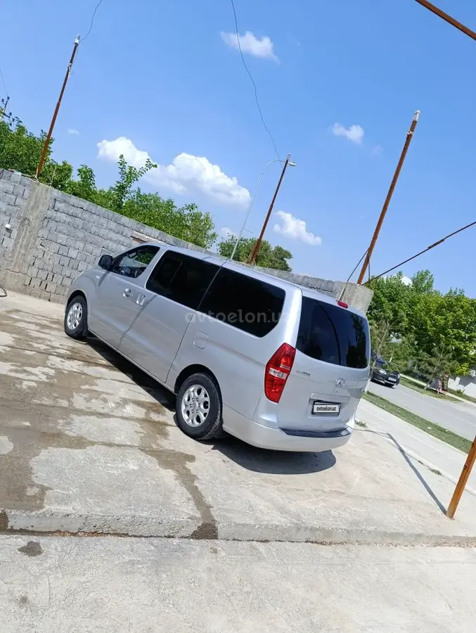 Hyundai Starex