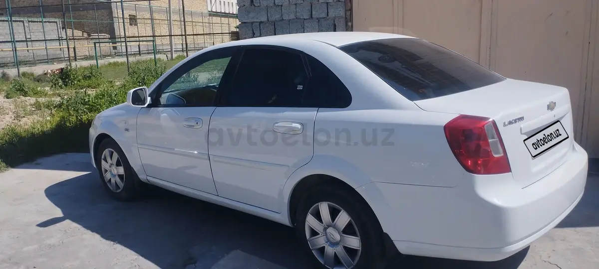 Chevrolet Gentra,  1 позиция Газ-бензин