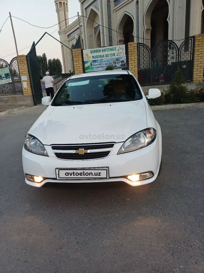 Chevrolet Gentra,  1 позиция Газ-бензин