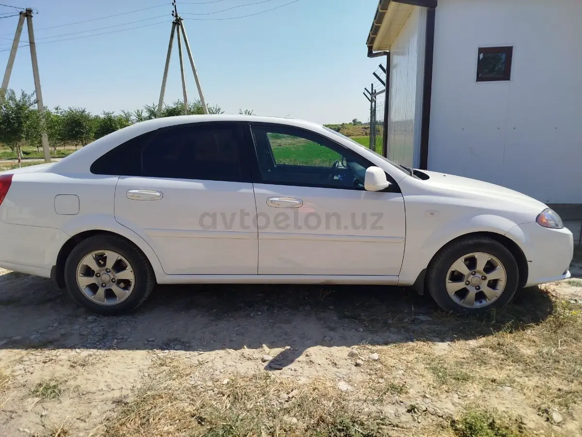 Chevrolet Gentra,  3 позиция