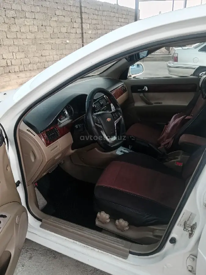Chevrolet Lacetti,  1 позиция Газ-бензин