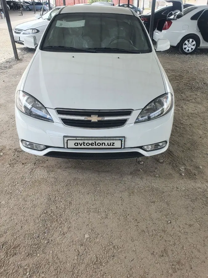 Chevrolet Gentra,  1 позиция Газ-бензин