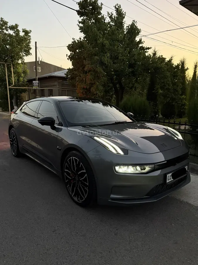 Zeekr 001