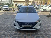 Белый Hyundai Accent 2020 года, КПП Автомат, в Ташкент за 12 800 y.e. id7118941