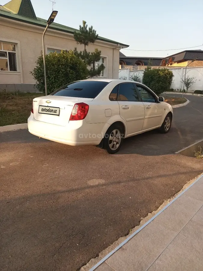 Chevrolet Lacetti,  1 позиция Газ-бензин