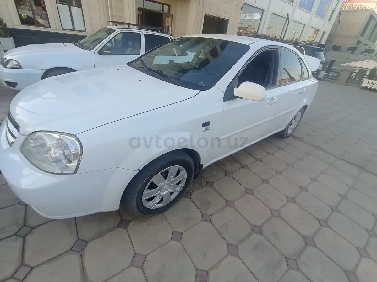 Chevrolet Lacetti,  1 позиция Газ-бензин