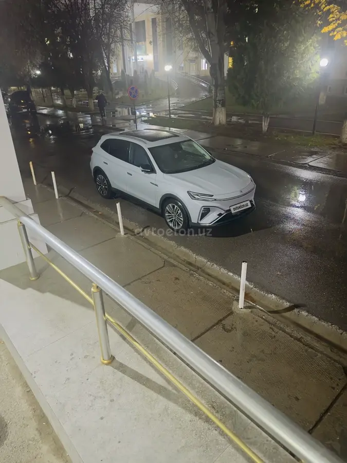 Roewe ER6