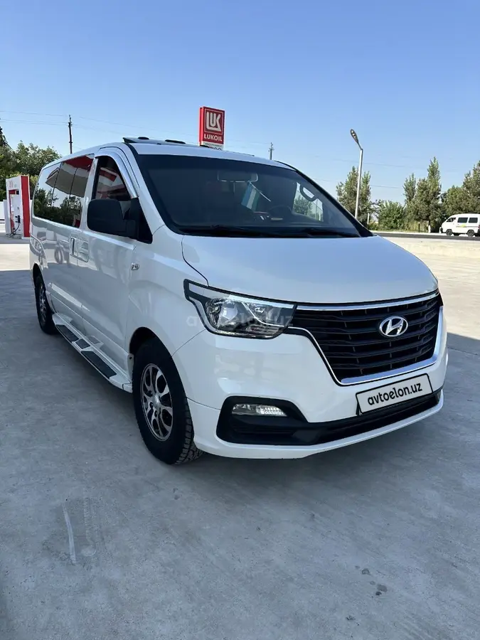 Hyundai Starex