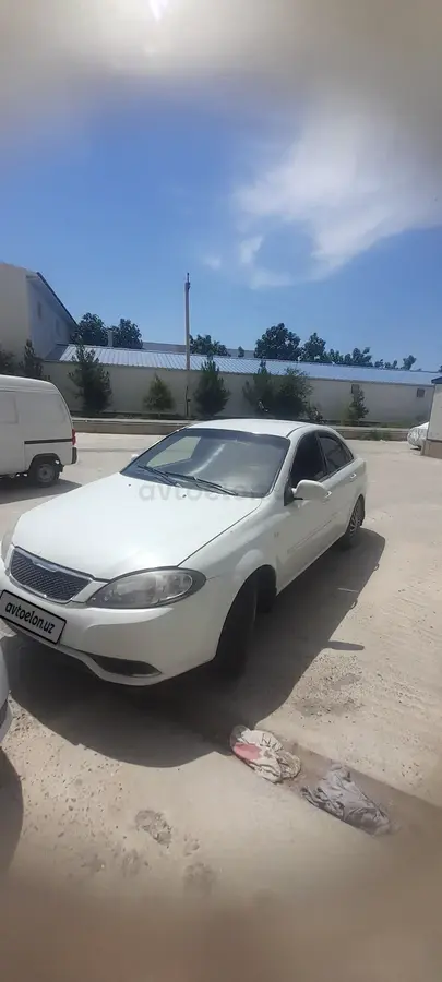Chevrolet Lacetti,  1 позиция Газ-бензин