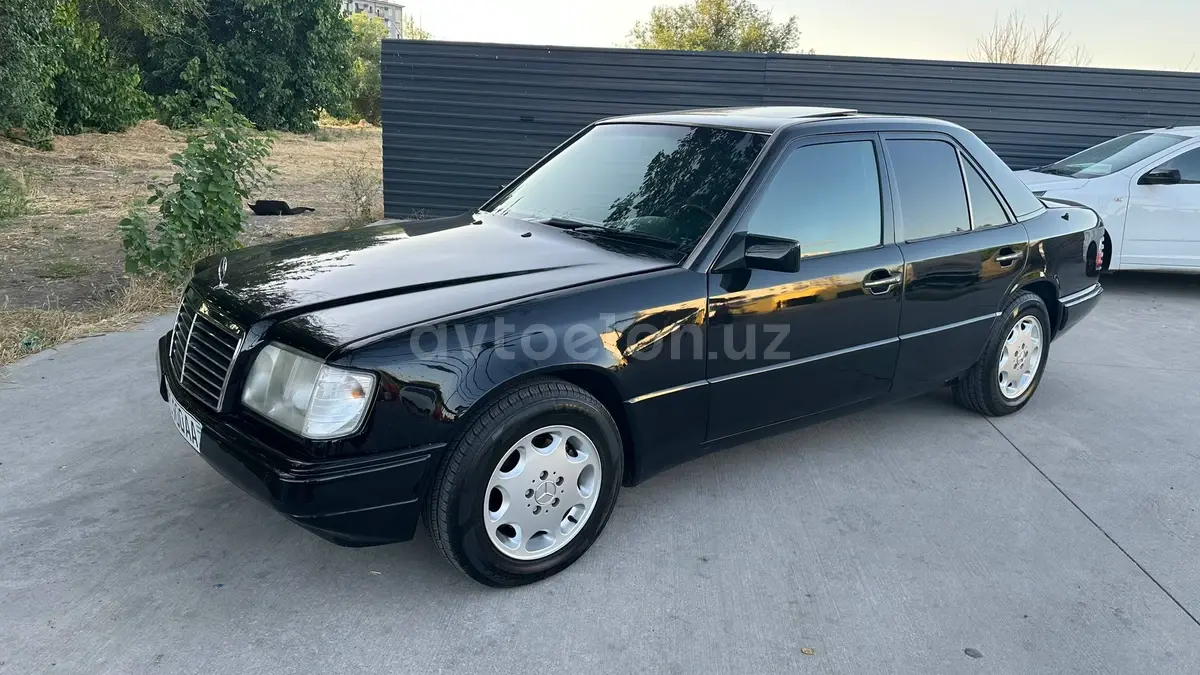 Mercedes-Benz E 230