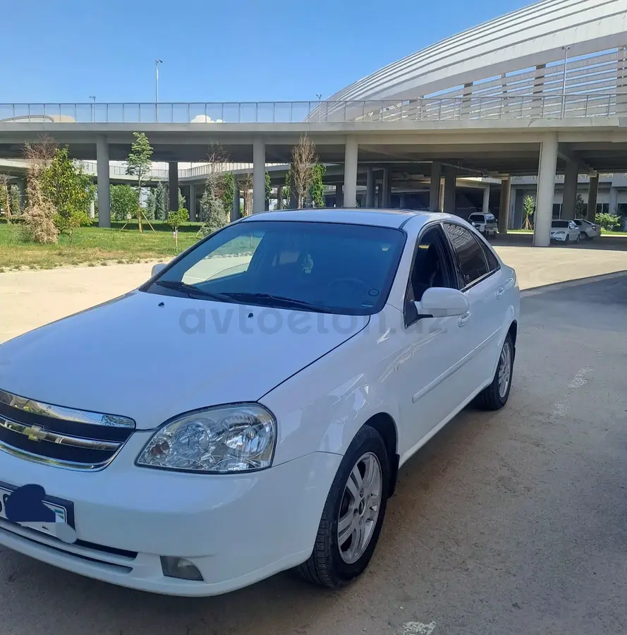 Chevrolet Lacetti,  1 позиция Газ-бензин