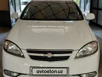 Белый Chevrolet Gentra, 3 позиция 2022 года, КПП Автомат, в Самарканд за 12 000 y.e. id7492010