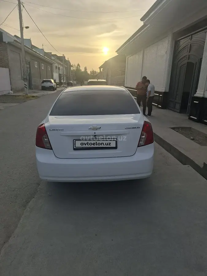 Chevrolet Lacetti,  1 позиция Газ-бензин