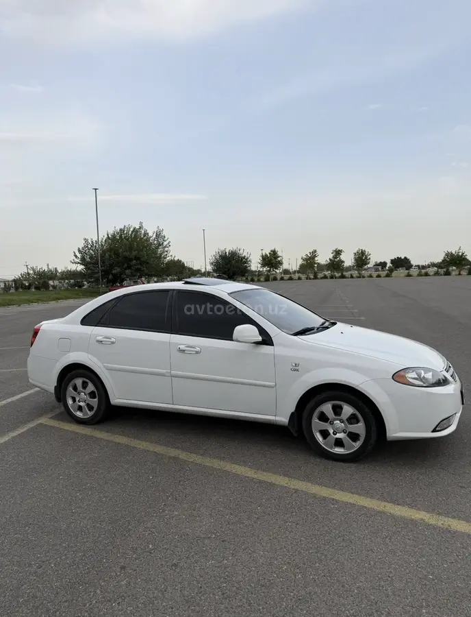 Chevrolet Gentra,  3 позиция