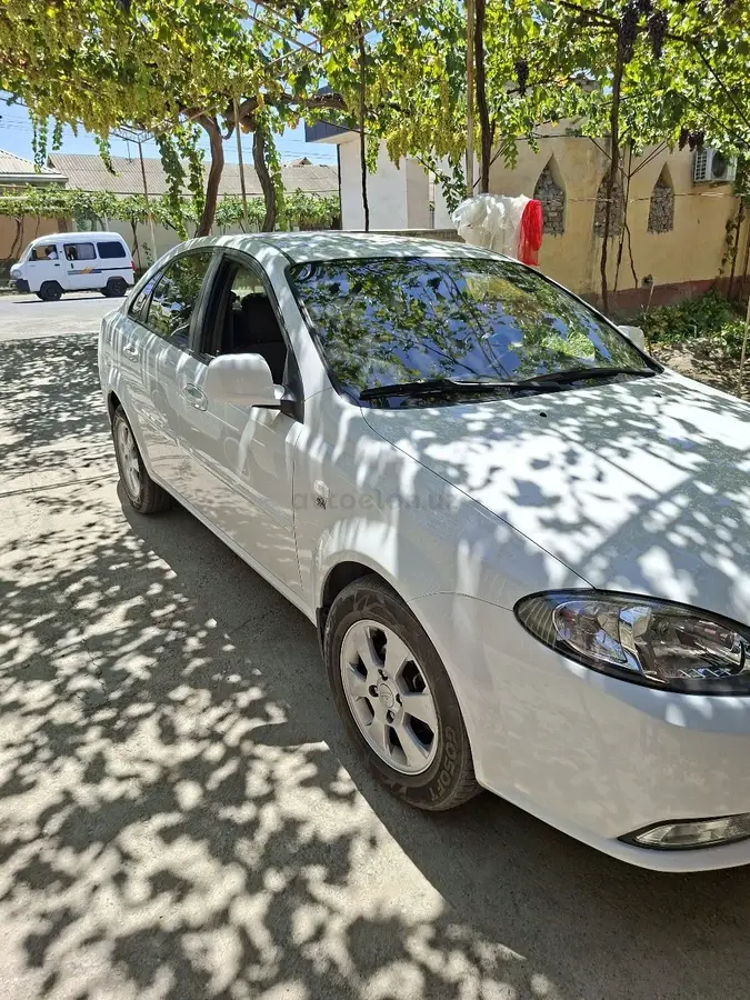 Chevrolet Gentra,  3 позиция