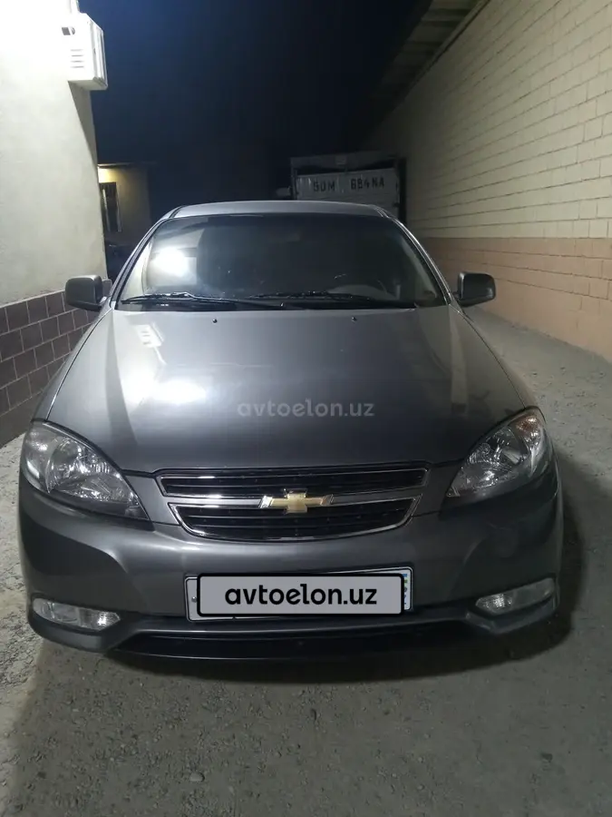 Chevrolet Gentra,  1 позиция Газ-бензин