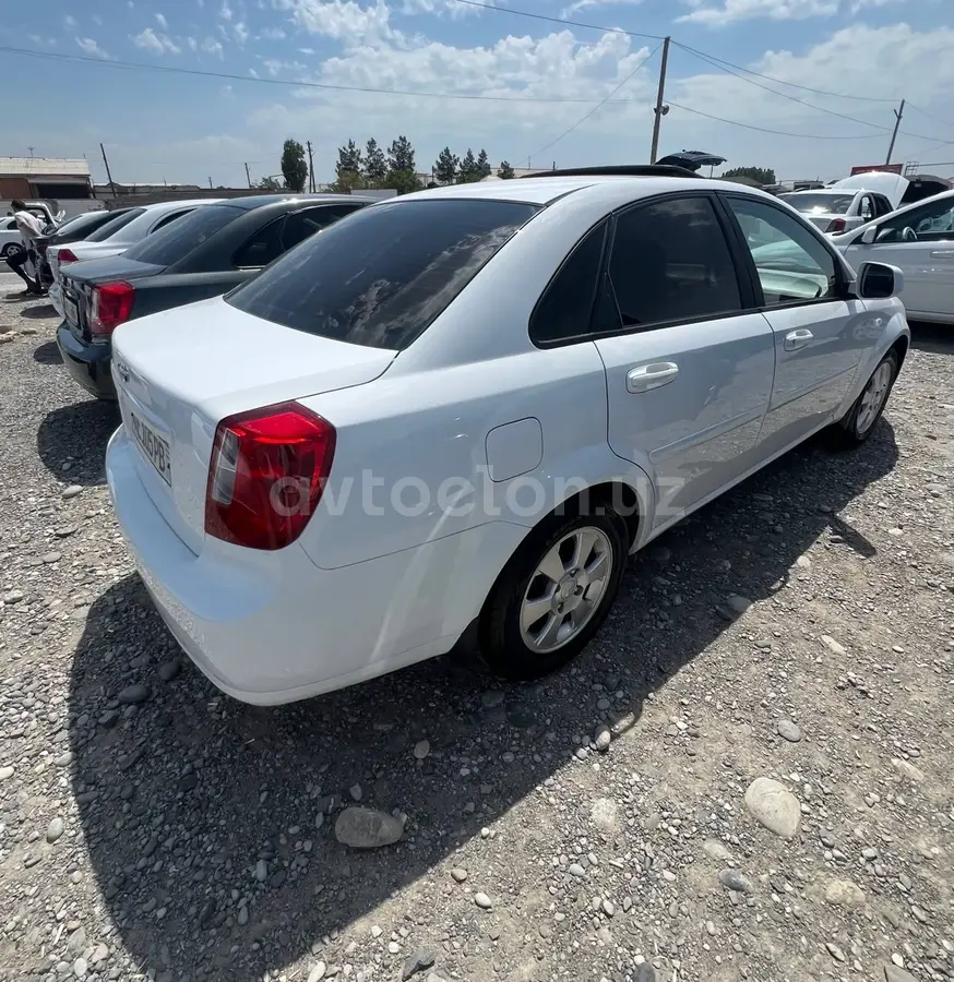 Chevrolet Gentra,  2 позиция