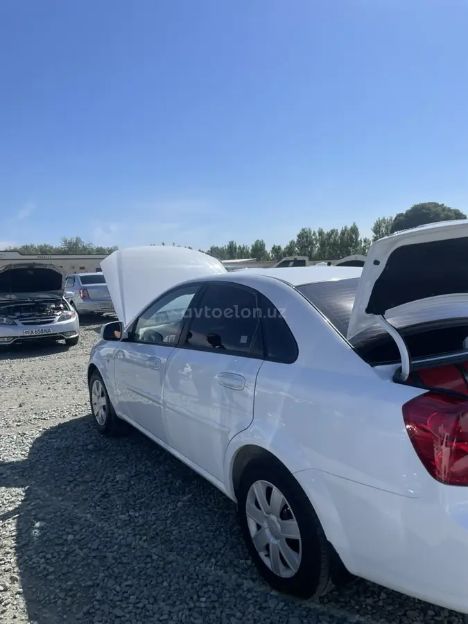 Chevrolet Gentra,  2 позиция