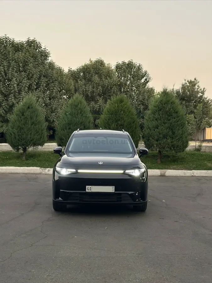 Leapmotor C16