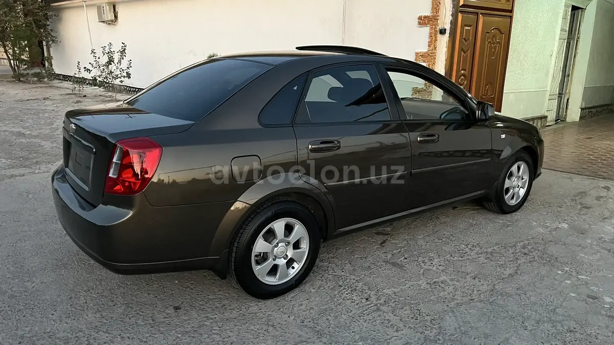 Chevrolet Gentra,  3 позиция