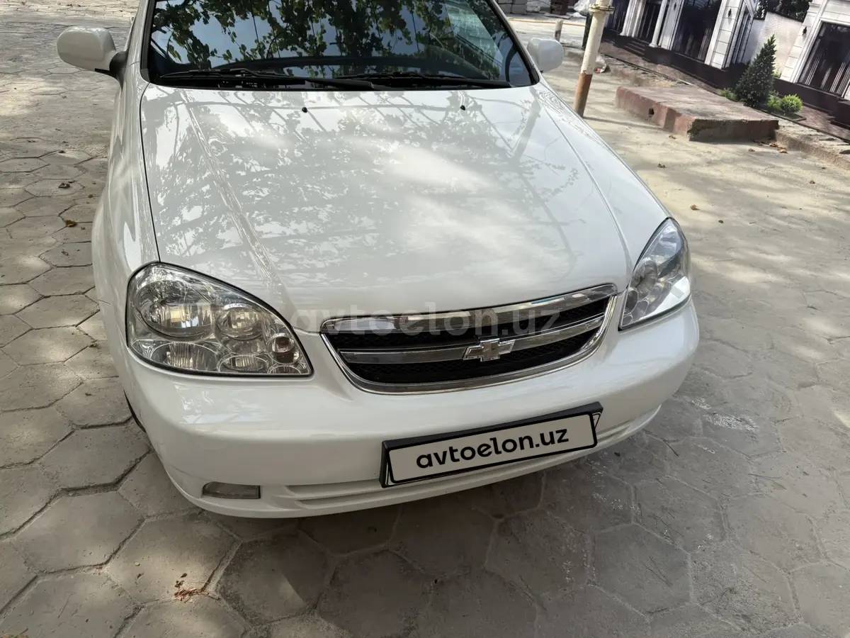 Chevrolet Lacetti,  1 позиция Газ-бензин