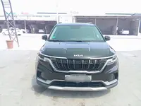 Черный Kia Carnival 2023 года, в Маргилан за 35 000 y.e. id7340037