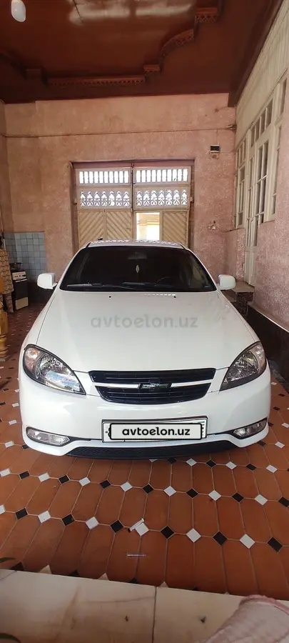 Chevrolet Gentra,  1 позиция Газ-бензин