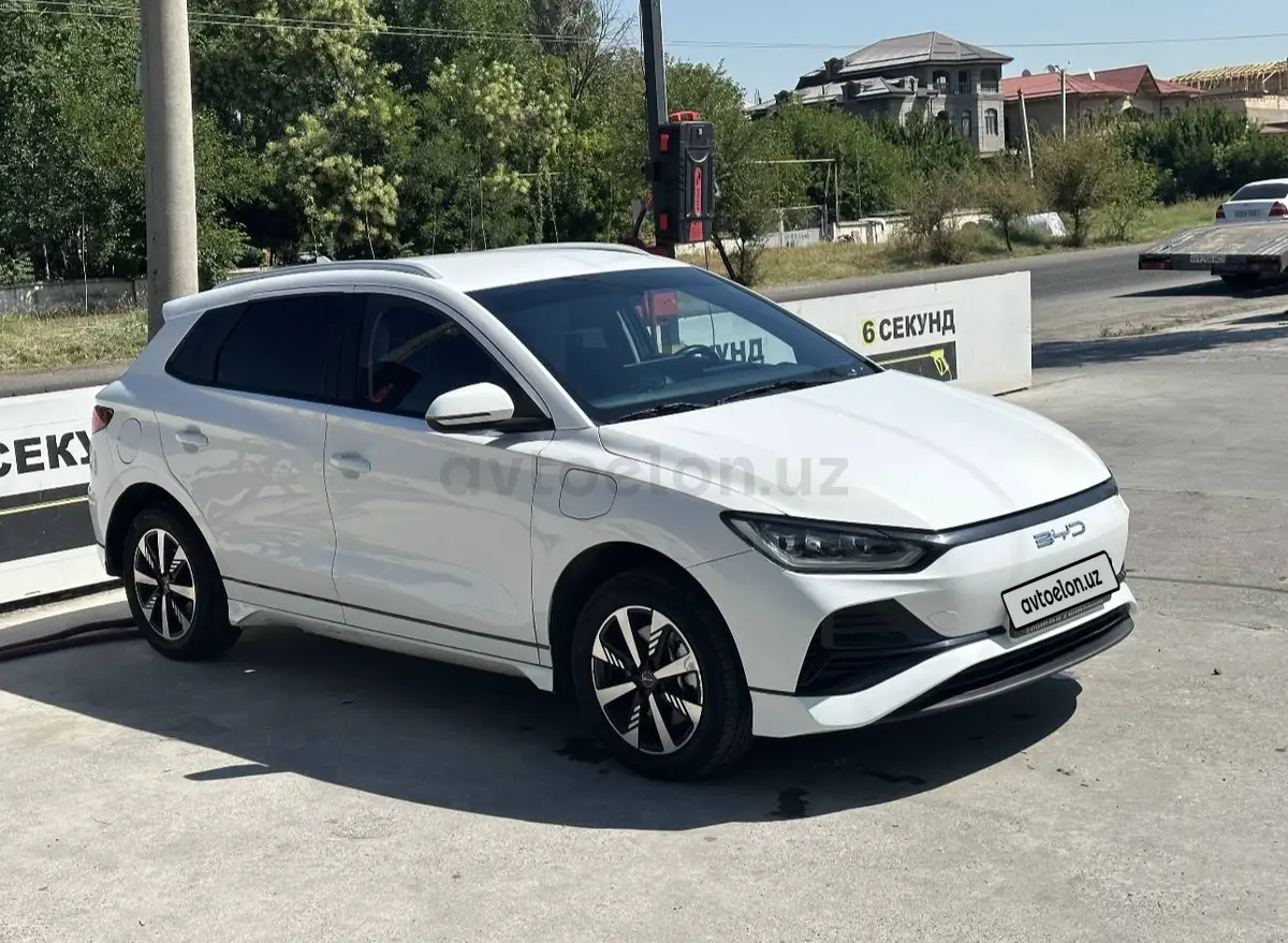 BYD e2
