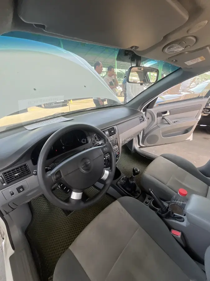Chevrolet Gentra,  1 позиция Газ-бензин