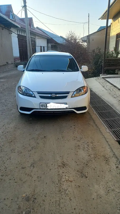 Chevrolet Gentra,  1 позиция Газ-бензин
