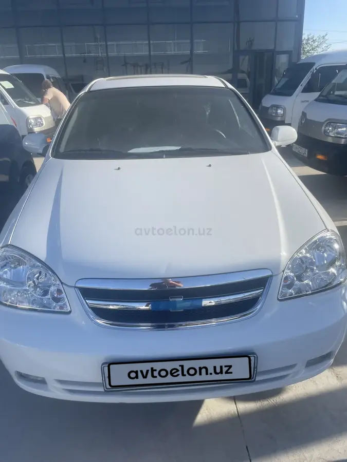 Chevrolet Gentra,  1 позиция Газ-бензин