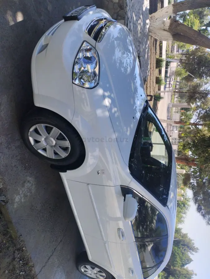 Chevrolet Lacetti,  1 позиция Газ-бензин