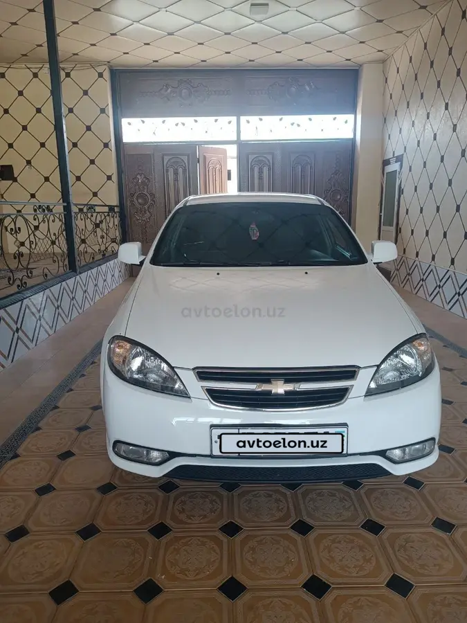 Chevrolet Gentra,  1 позиция Газ-бензин