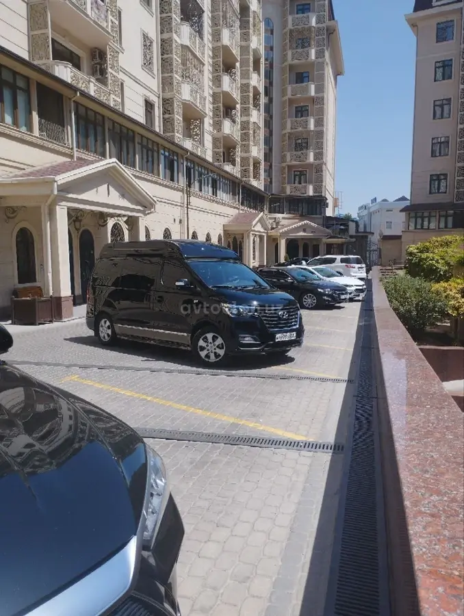 Hyundai Starex