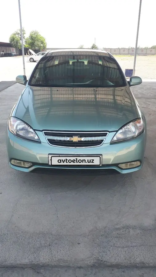 Chevrolet Lacetti,  1 позиция Газ-бензин
